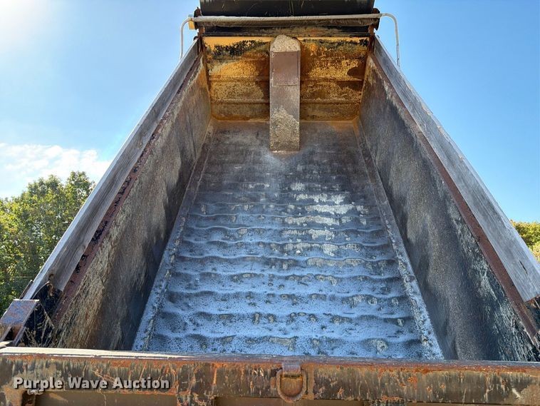 image for item FM6526 2006 Sterling L8500 dump truck