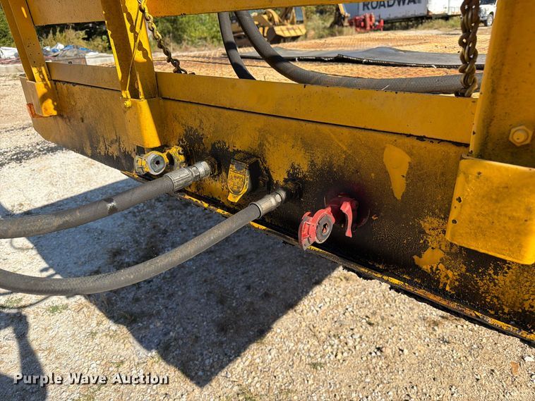 image for item FM6528 1985 Trail-Eze LP30T44 drop tilt deck equipment trailer