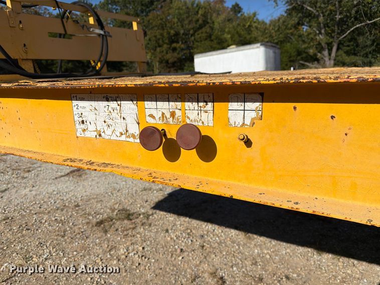 image for item FM6528 1985 Trail-Eze LP30T44 drop tilt deck equipment trailer