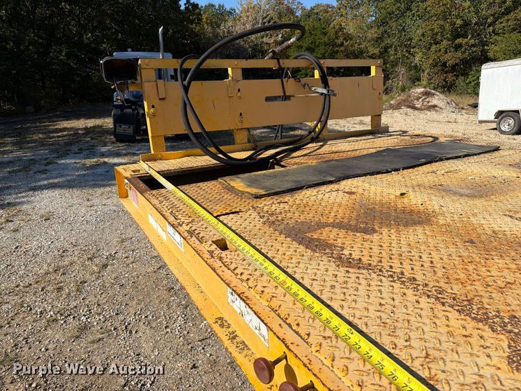 image for item FM6528 1985 Trail-Eze LP30T44 drop tilt deck equipment trailer