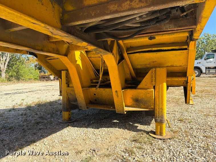 image for item FM6528 1985 Trail-Eze LP30T44 drop tilt deck equipment trailer