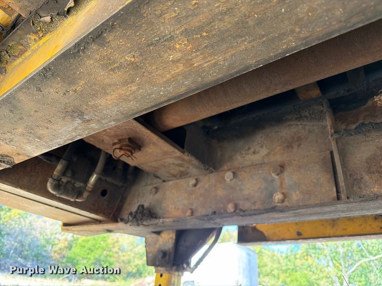 image for item FM6528 1985 Trail-Eze LP30T44 drop tilt deck equipment trailer