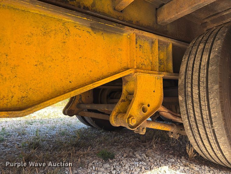 image for item FM6528 1985 Trail-Eze LP30T44 drop tilt deck equipment trailer