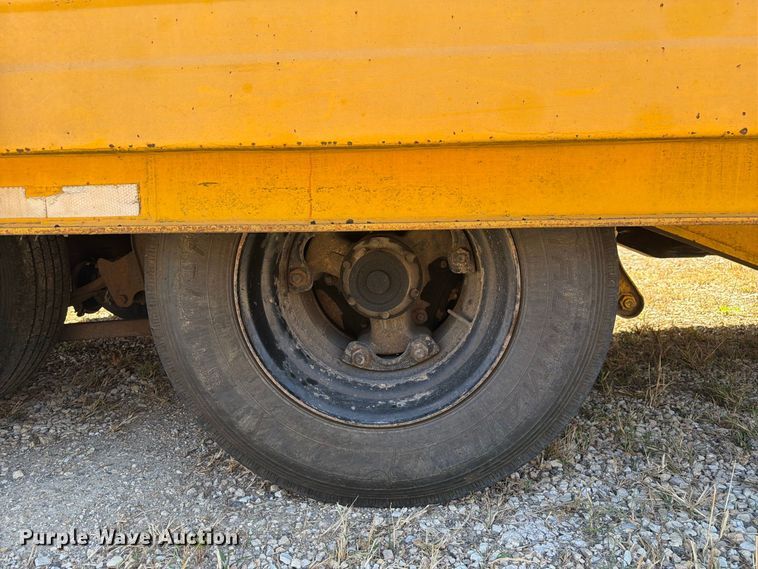 image for item FM6528 1985 Trail-Eze LP30T44 drop tilt deck equipment trailer