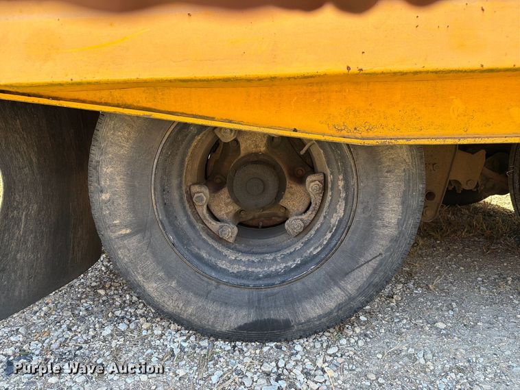 image for item FM6528 1985 Trail-Eze LP30T44 drop tilt deck equipment trailer