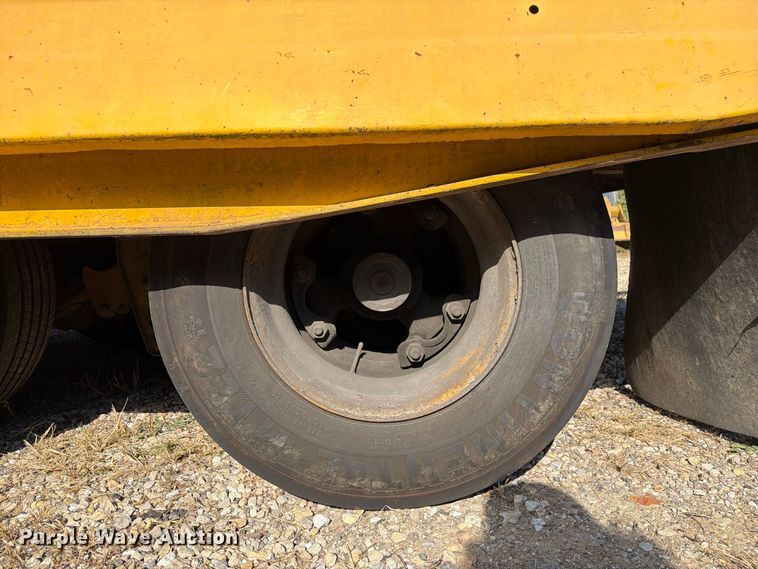 image for item FM6528 1985 Trail-Eze LP30T44 drop tilt deck equipment trailer