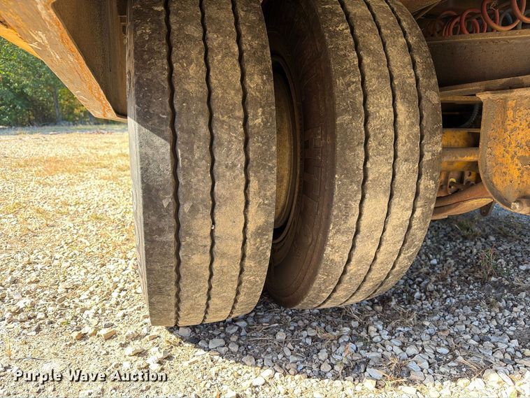 image for item FM6528 1985 Trail-Eze LP30T44 drop tilt deck equipment trailer