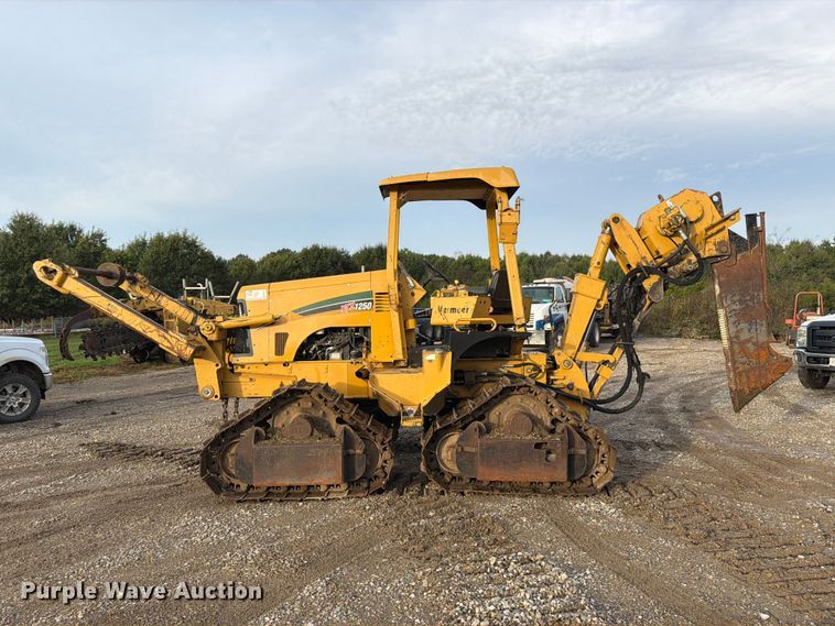 image for item FM6537 2009 Vermeer XTS1250 cable plow