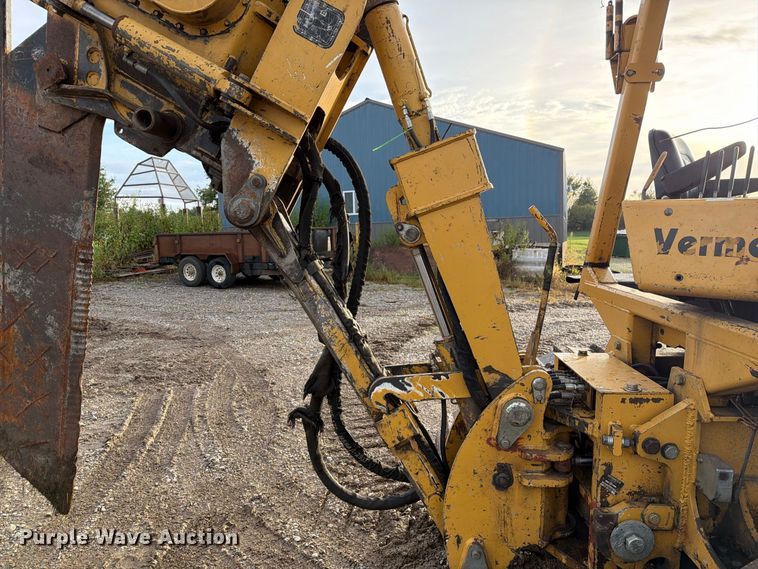 image for item FM6537 2009 Vermeer XTS1250 cable plow
