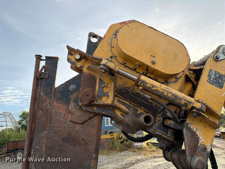 image for item FM6537 2009 Vermeer XTS1250 cable plow