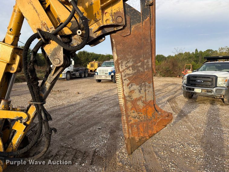 image for item FM6537 2009 Vermeer XTS1250 cable plow