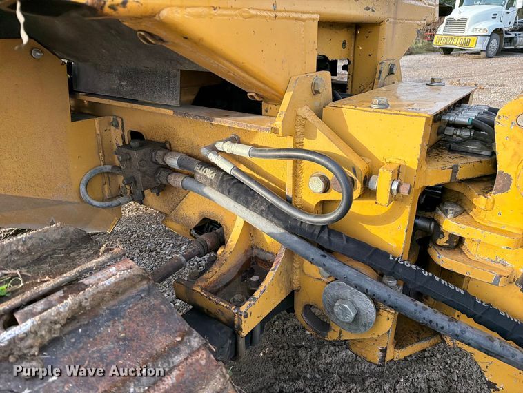 image for item FM6537 2009 Vermeer XTS1250 cable plow