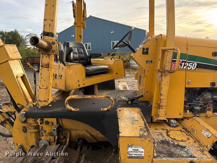 image for item FM6537 2009 Vermeer XTS1250 cable plow