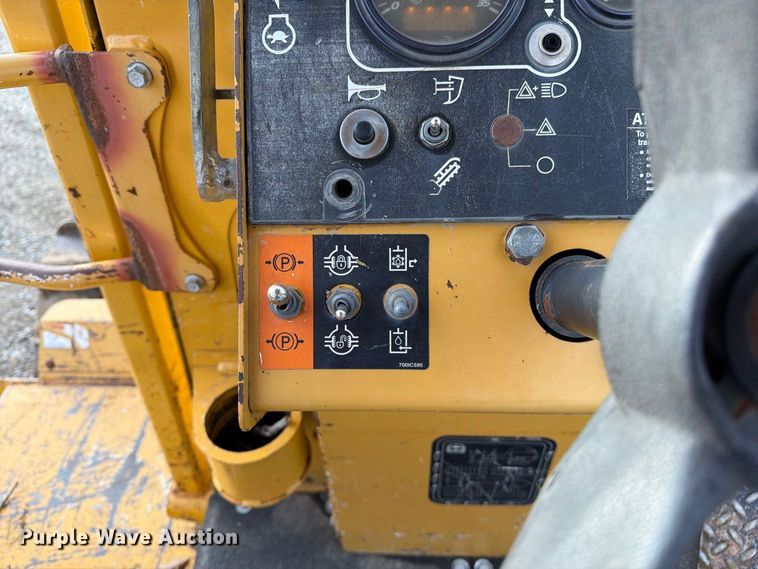 image for item FM6537 2009 Vermeer XTS1250 cable plow
