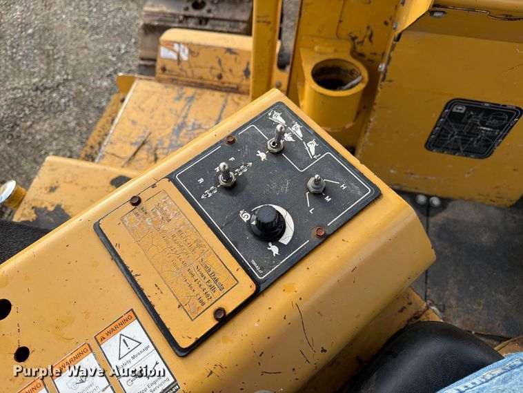 image for item FM6537 2009 Vermeer XTS1250 cable plow