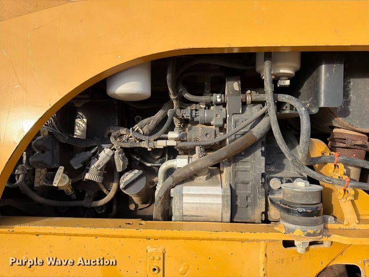 image for item FM6537 2009 Vermeer XTS1250 cable plow