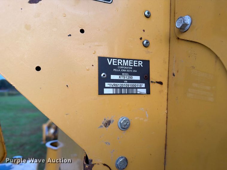 image for item FM6537 2009 Vermeer XTS1250 cable plow