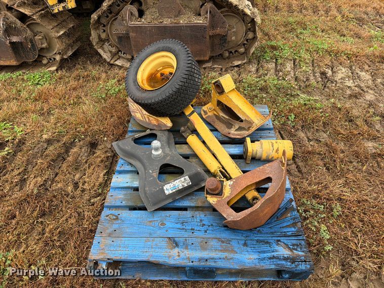 image for item FM6537 2009 Vermeer XTS1250 cable plow