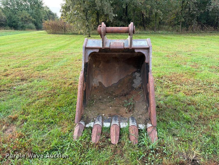 image for item FM6539 Strickland excavator bucket