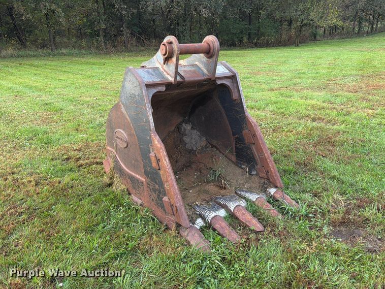 image for item FM6539 Strickland excavator bucket