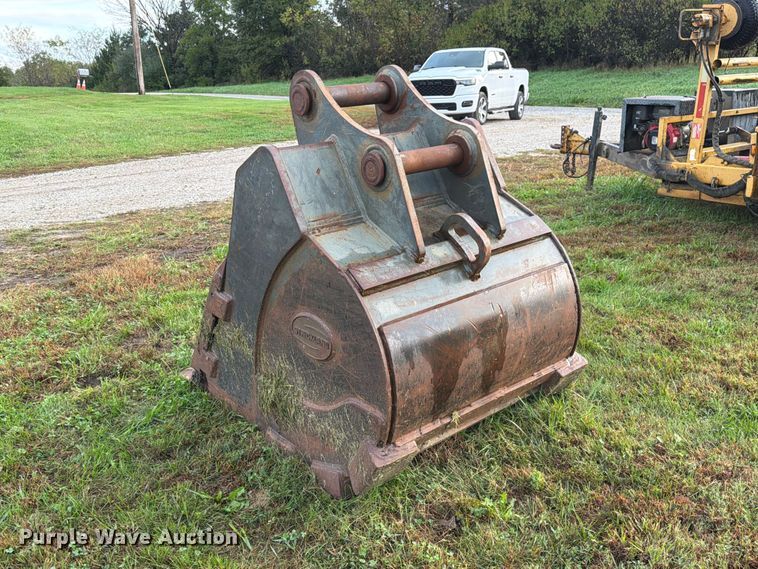 image for item FM6539 Strickland excavator bucket