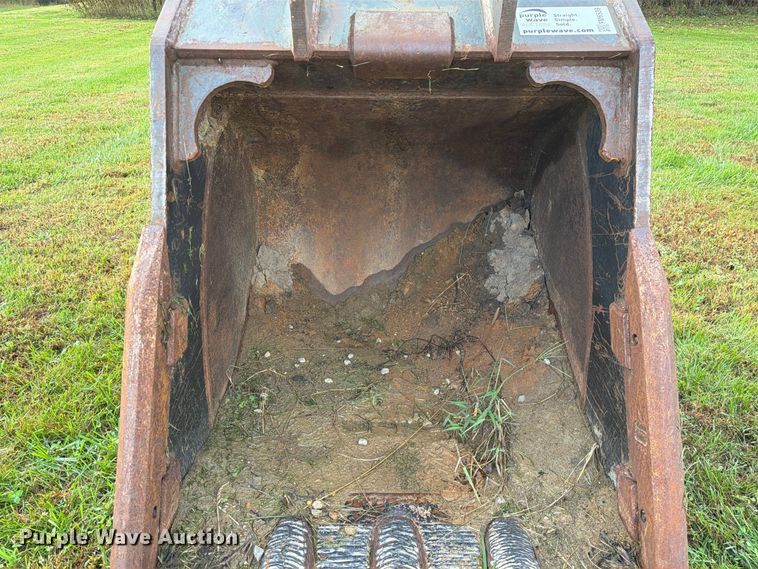 image for item FM6539 Strickland excavator bucket