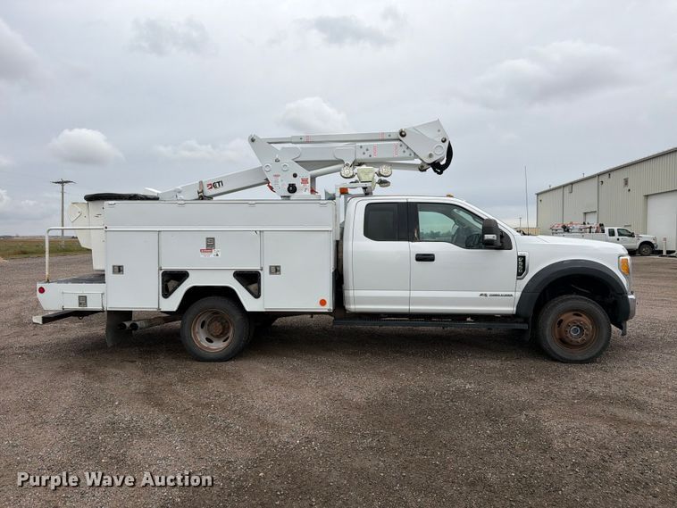 image for item FM7712 2018 Ford F550 Super Duty Ext. Cab bucket truck