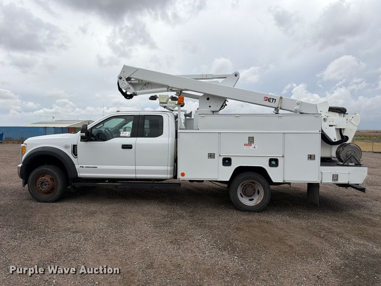 image for item FM7712 2018 Ford F550 Super Duty Ext. Cab bucket truck