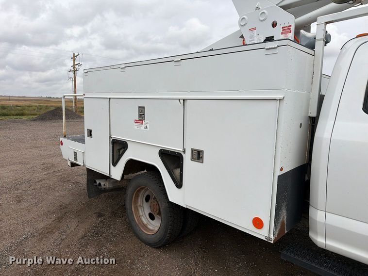 image for item FM7712 2018 Ford F550 Super Duty Ext. Cab bucket truck
