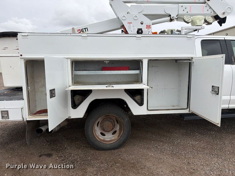 image for item FM7712 2018 Ford F550 Super Duty Ext. Cab bucket truck