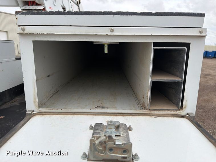 image for item FM7712 2018 Ford F550 Super Duty Ext. Cab bucket truck
