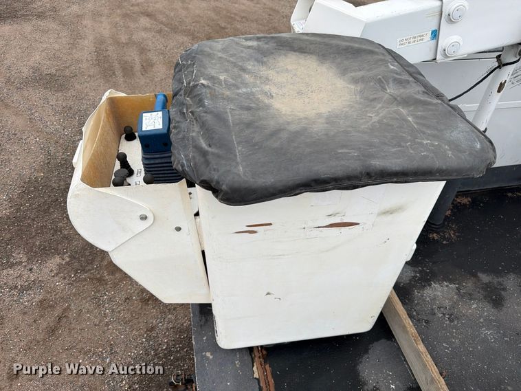 image for item FM7712 2018 Ford F550 Super Duty Ext. Cab bucket truck