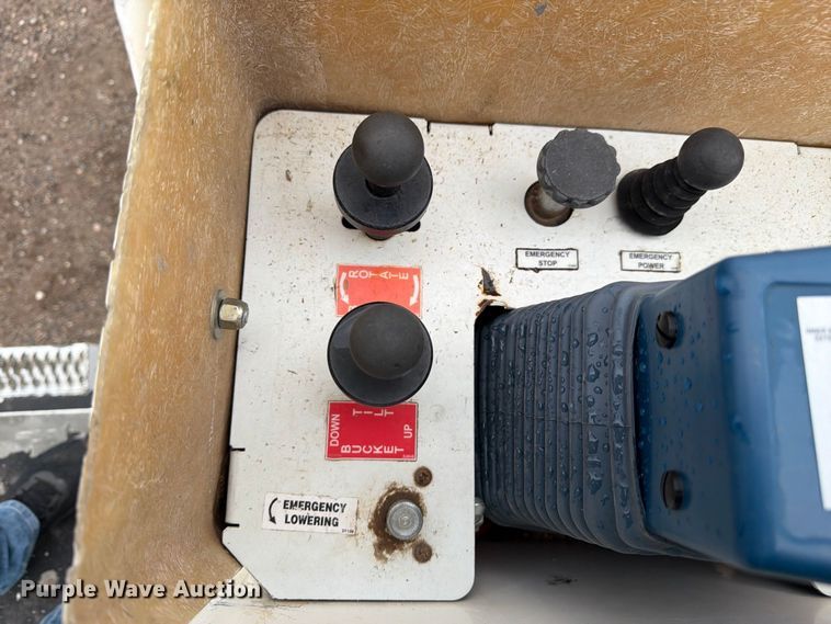image for item FM7712 2018 Ford F550 Super Duty Ext. Cab bucket truck