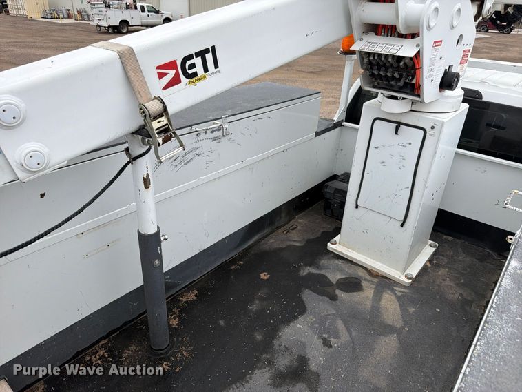 image for item FM7712 2018 Ford F550 Super Duty Ext. Cab bucket truck