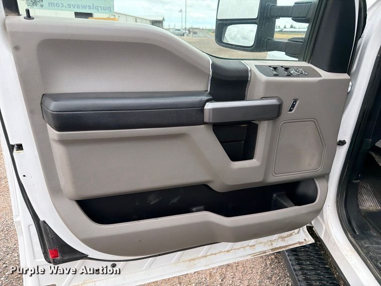 image for item FM7712 2018 Ford F550 Super Duty Ext. Cab bucket truck