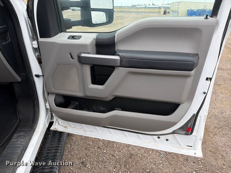 image for item FM7712 2018 Ford F550 Super Duty Ext. Cab bucket truck