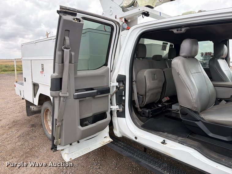 image for item FM7712 2018 Ford F550 Super Duty Ext. Cab bucket truck