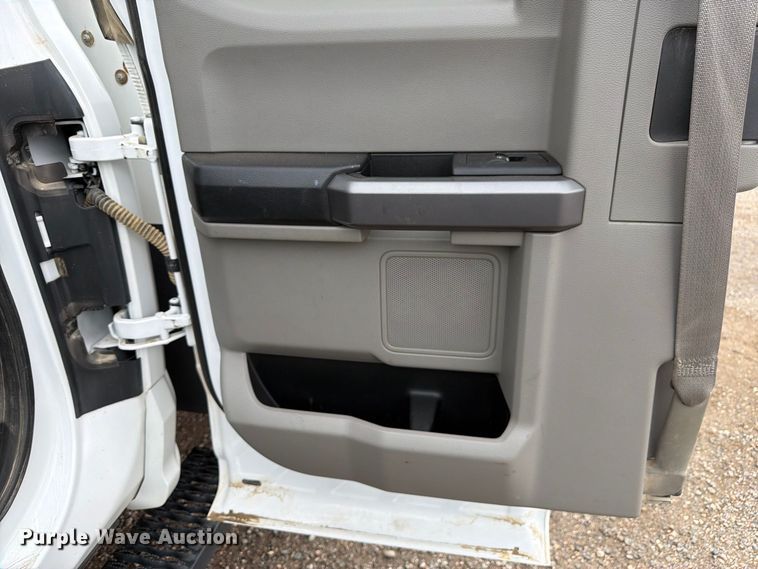 image for item FM7712 2018 Ford F550 Super Duty Ext. Cab bucket truck