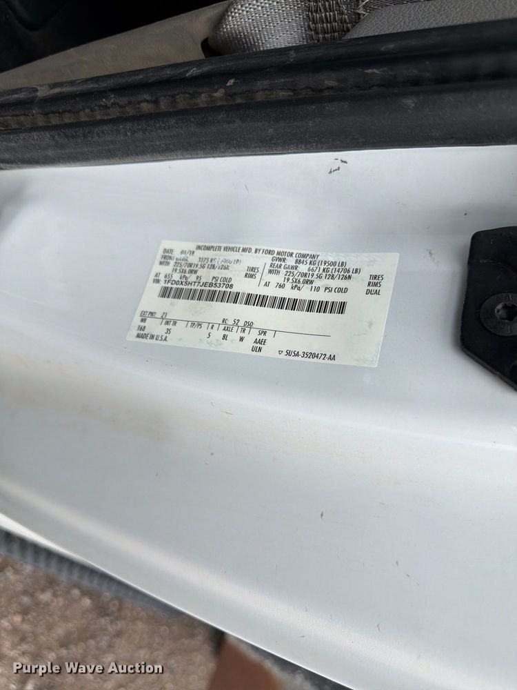 image for item FM7712 2018 Ford F550 Super Duty Ext. Cab bucket truck