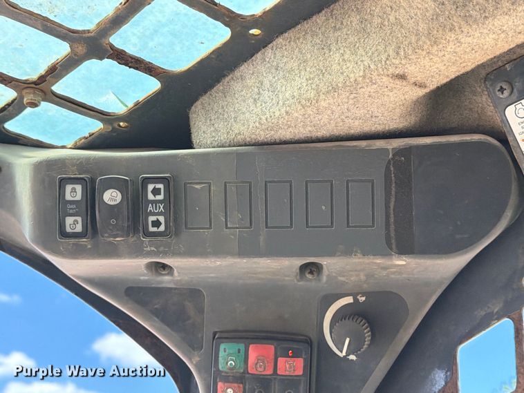 image for item FN2061 2018 John Deere 325G tracked skid steer loader