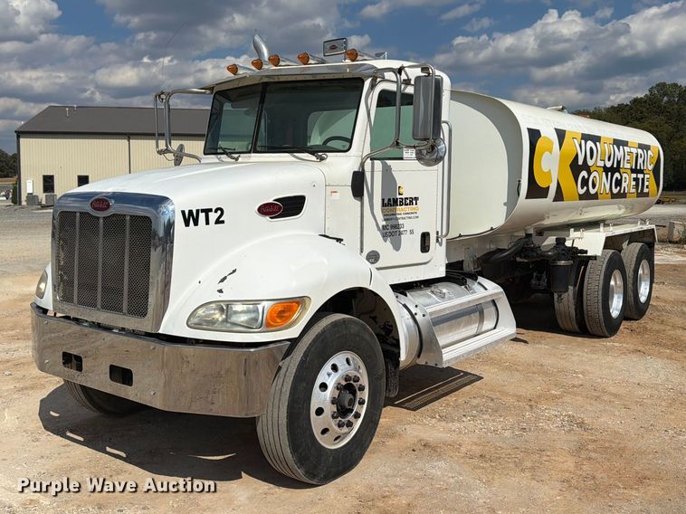 image for item FN2065 2013 Peterbilt 348 water truck