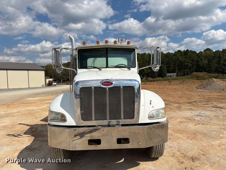 image for item FN2065 2013 Peterbilt 348 water truck