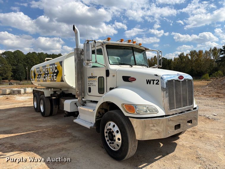 image for item FN2065 2013 Peterbilt 348 water truck