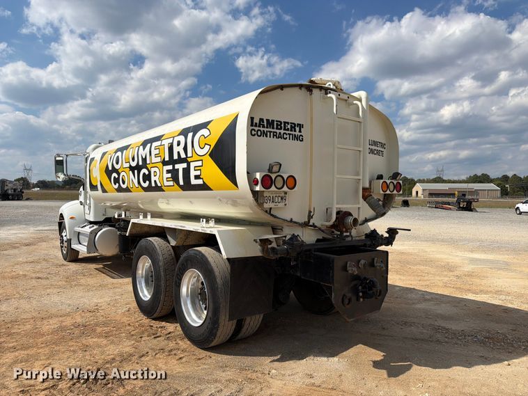 image for item FN2065 2013 Peterbilt 348 water truck