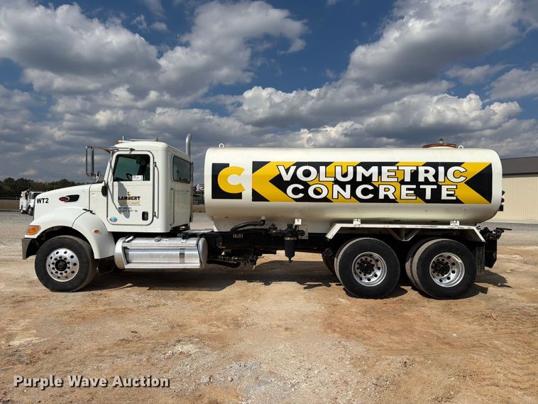 image for item FN2065 2013 Peterbilt 348 water truck