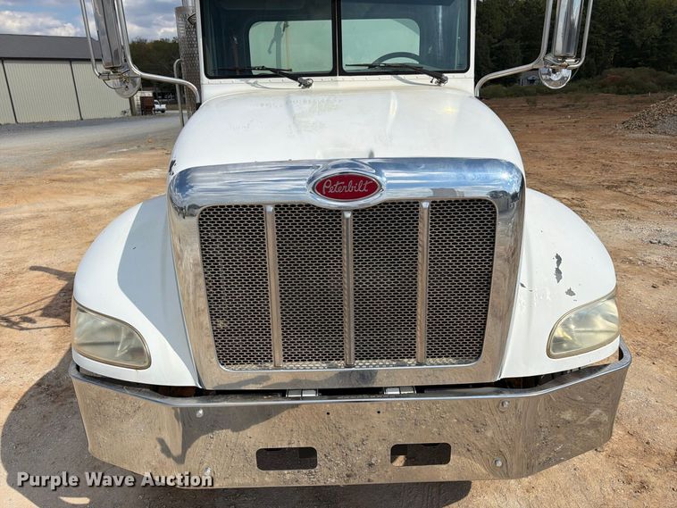 image for item FN2065 2013 Peterbilt 348 water truck
