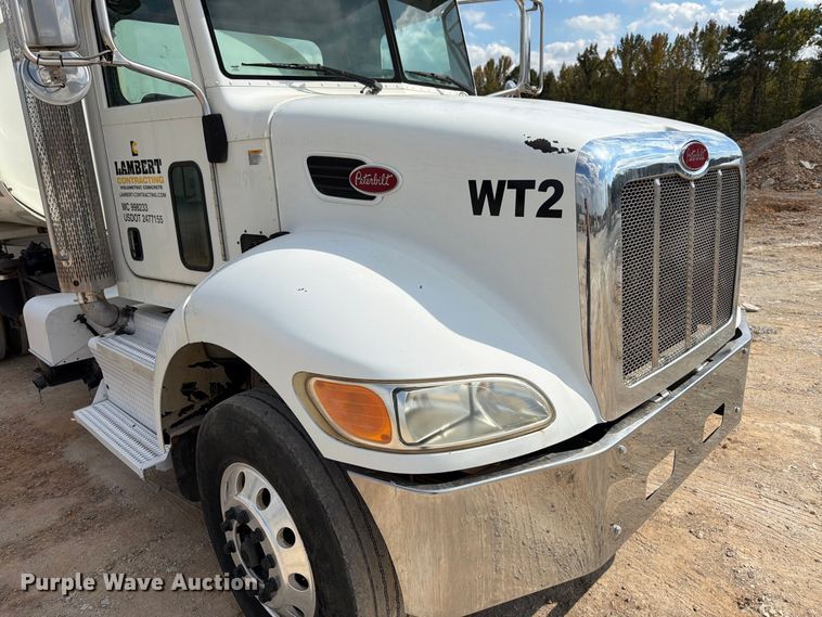 image for item FN2065 2013 Peterbilt 348 water truck