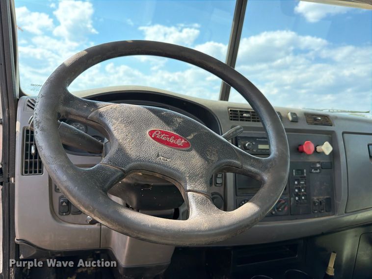 image for item FN2065 2013 Peterbilt 348 water truck
