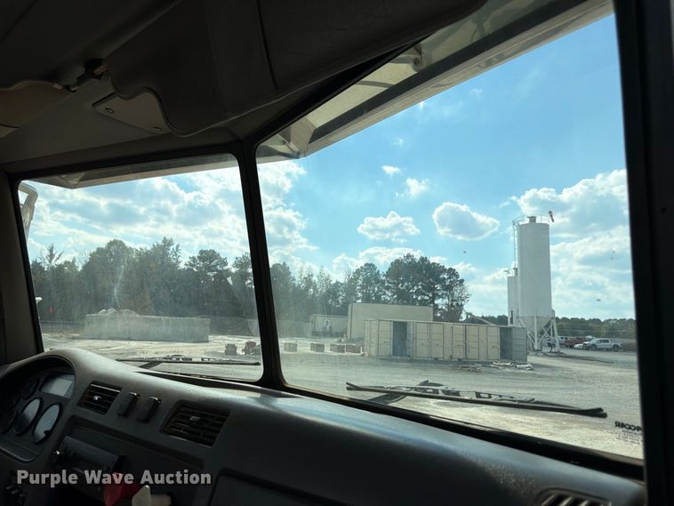 image for item FN2065 2013 Peterbilt 348 water truck