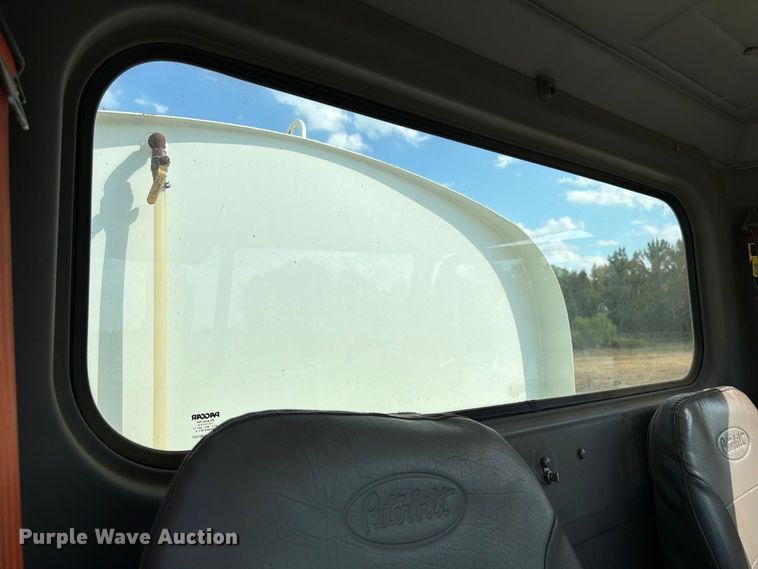 image for item FN2065 2013 Peterbilt 348 water truck